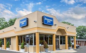 Rodeway Inn Macarthur Airport